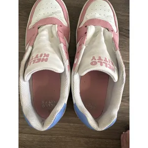 Hello Kitty Sanrio Pink White Blue Low Top Sneakers WMHK25BB019 Womens Size 8 thumbnail 6