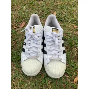 Adidas Superstar White Black Striped Sneakers‎ 9.5 Classic Streetwear Quiet Luxe thumbnail 2