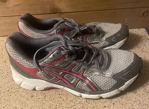ASICS women's sneakers size 8 gray and red. thumbnail 1
