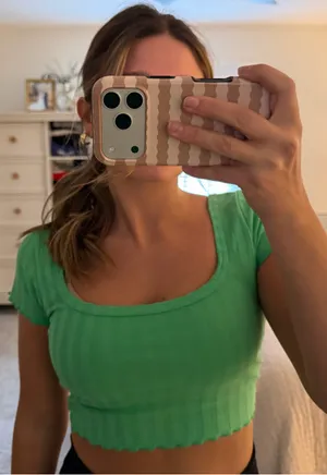Offline by Aerie Kelly green ribbed short sleeve crop top thumbnail 3