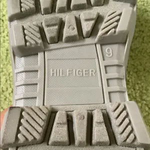 Tommy Hilfiger rain booties- easy to pull on / off - NEW condition ☔️☔️ thumbnail 6