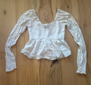 Hollister White Smocked Long Sleeve Crop Top XS thumbnail 1
