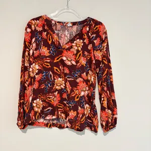 Old Navy Split Neck floral Poet Blouse red orange‎ size medium thumbnail 2