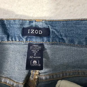 IZOD Womens Straight Leg Jeans Medium Wash Blue Size 2 32 Inseam Stretch Denim thumbnail 2
