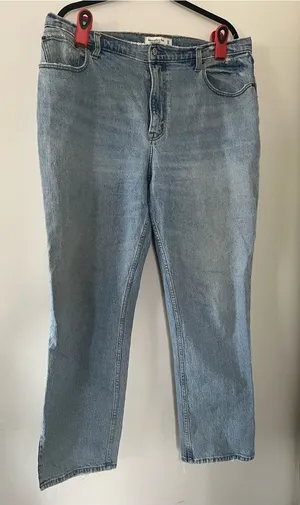 Abercrombie The 90s Straight Ultra High Rise Jeans 33 16 Light Wash Minimalist thumbnail 1