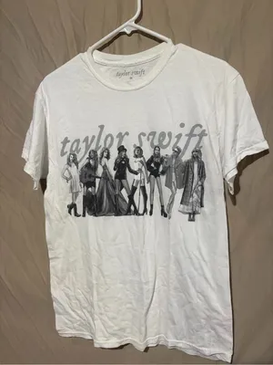 Taylor swift T-shirt thumbnail 1
