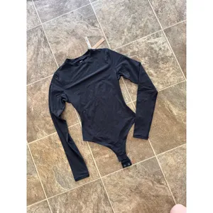 Skims Fits Everybody Long Sleeve Crewneck Bodysuit Onyx Size XS thumbnail 5