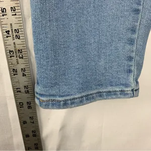 Levi's women's size 29 High waist Mom Jeans light wash denim thumbnail 11