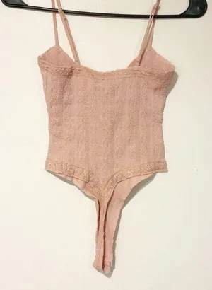 Edikted Size XS Light Pink Lacey Knit Cut Out Snap Bodysuit NEW thumbnail 3
