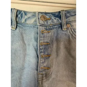 We the Free | Light Wash Distressed Button-Up Denim Mini Skirt Size 30 thumbnail 3