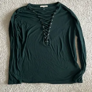 Express One-Eleven Green Lace Up Long Sleeve Top thumbnail 3