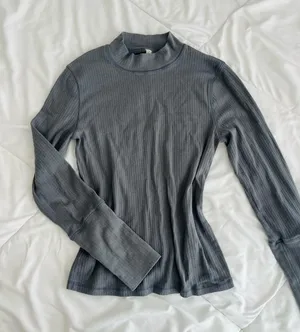 Free People long sleeve   thumbnail 1