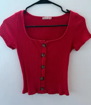 Red crop top with buttons from heart and hips  thumbnail 1