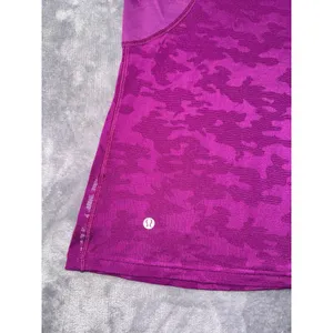 Lululemon‎ Run For Days Camo Short Sleeve Shirt in Regal Plum Size 4 thumbnail 3