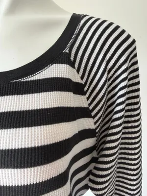 Old Navy Classic Y2K Waffle Knit Long Sleeve Top thumbnail 2