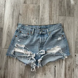 Levi's Taille Haute Line 501 High Waist Ripped Cutoff Denim Shorts Size 28 thumbnail 3