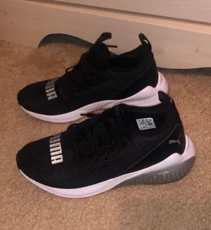 Sneaker Size 8 thumbnail 1