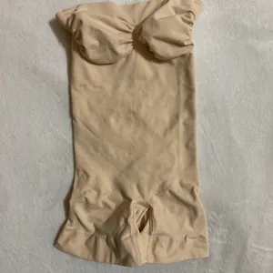 SKIMS FLAWED Strapless Sculpting Shortie Bodysuit S thumbnail 2