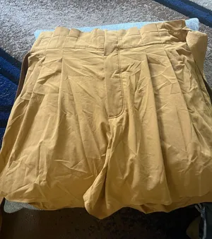 Athleta Golden Mustard High-Waist Pleated Women's Shorts thumbnail 1