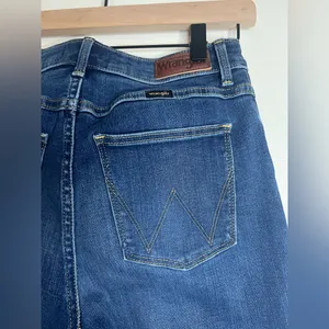 Wrangler High Rise Kick‎ Flare Jeans Size 2 Raw Hem Stretch boho western thumbnail 6