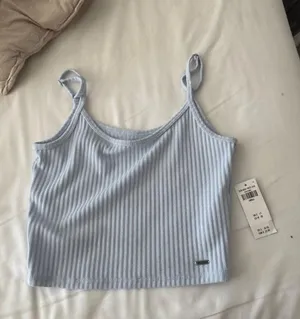 Hollister Tank Top Crop Top thumbnail 1