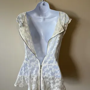 American Eagle Outfitters Women's Lace Peplum Top‎ small Ivory Floral Sheer Blou thumbnail 3
