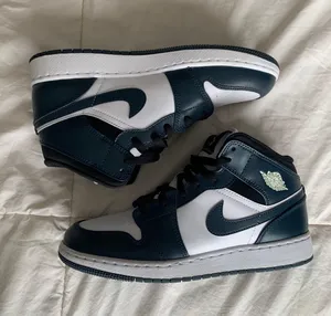 Nike Jordan 1 Mid thumbnail 3