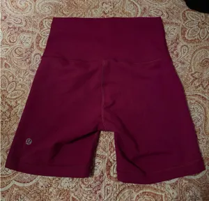 Lululemon Wunder Train Shorts thumbnail 1