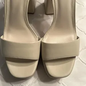 Aqua Bone/Cream Strappy Leather Sandals(Size 10M) thumbnail 8