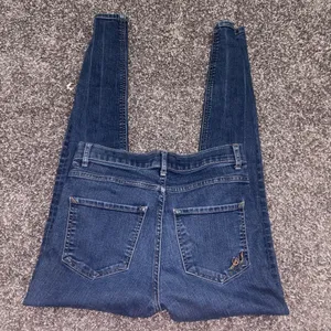 Express Jeans Size 6 Dark Wash Skinny Leg Stretch Denim thumbnail 4