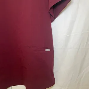 NWT FIGS Casma Three-Pocket Scrub Top - Womens Size XL - Burgundy thumbnail 4