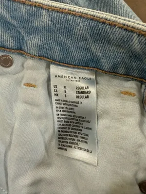 American Eagle Light Wash Mom Jeans Strigid thumbnail 4
