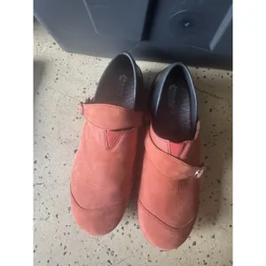 Rocky 4Eursole Sz 40 /10 Nurse Clogs Brick Red Nubuck RKYH042 thumbnail 3