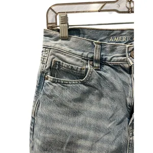 American Eagle Mom Jean Denim Shorts Size 4 Light Wash Blue Cut Offs Casual thumbnail 2