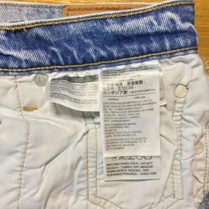 Levi’s 501 Jean shorts 28 button-fly light wash distressed thumbnail 8