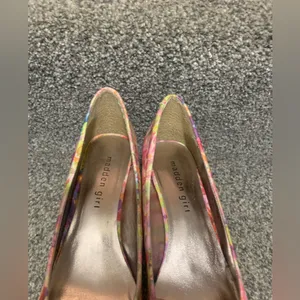 Madden Girl Pink Multicolor Floral Print Pointed Toe Pumps Heels thumbnail 8