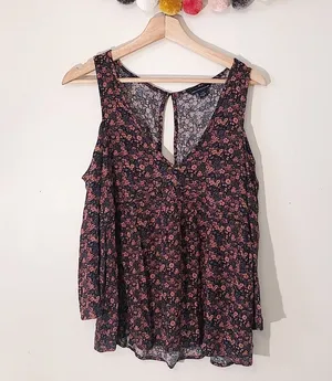 American Eagle Cold Shoulder sz S ✨ thumbnail 1