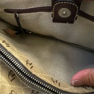 Dooney & Bourke East West Tote Signature Quilt Tan & Brown‎ Stitching EUC thumbnail 13