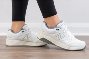 New Balance 928 V3 Walking Shoes White Blue Women’s Size 6.5 WW928WB3 thumbnail 1