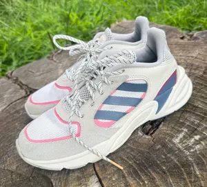 Adidas Womens 90s Valasion Running Shoes size 8 thumbnail 1