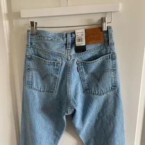 LEVI’S wedgie straight light wash jeans thumbnail 10