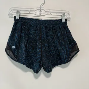 Lululemon Hotty Hot Short‎ II (2.5") Pulse Capri Black Size 4 thumbnail 5