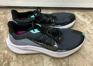 Nike Air Zoom Winflo 7 Sneaker IN black and blue thumbnail 1