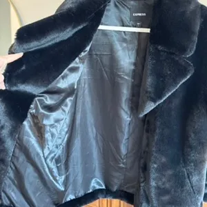 EXPRESS Black Faux Fur Coat Plush Mid Length Winter Jacket thumbnail 6