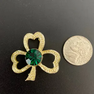 Vintage Gold Tone Shamrock Brooch Pin Green Rhinestone St. Patrick’s Day thumbnail 9