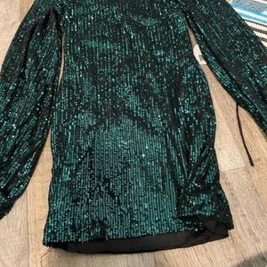 NEW! LUCY IN THE SKY Sequins Dress in Emerald Green M‎ thumbnail 9