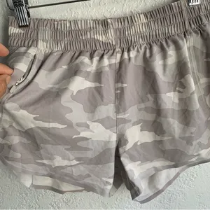 Athleta XS Camo Short thumbnail 5