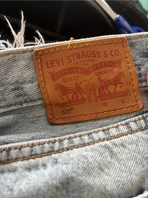 Levi's 501 Women's Cutoff Denim Shorts 32 Light Wash Distressed Raw Hem thumbnail 9