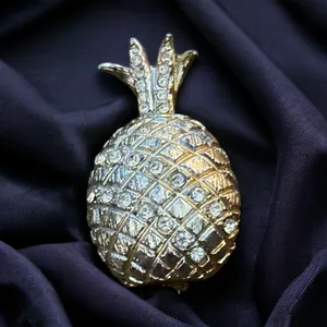 Vintage gold tone rhinestone pineapple brooch thumbnail 1