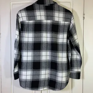 Old Navy The Boyfriend Shirt Womens M Black White Buffalo Plaid Flannel Tunic thumbnail 8